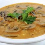 Šaldytų pievagrybių sriubos receptas Kaip virti šaldytą pievagrybių sriubą