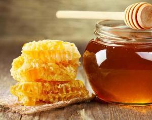 С какого возраста и какой мед можно давать ребенку Можно ли давать мед детям 3 лет